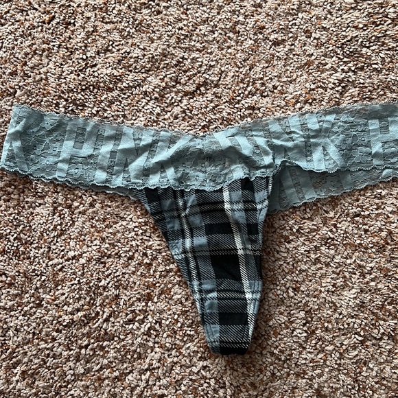 VS PINK panty bundle - Picture 3 of 6